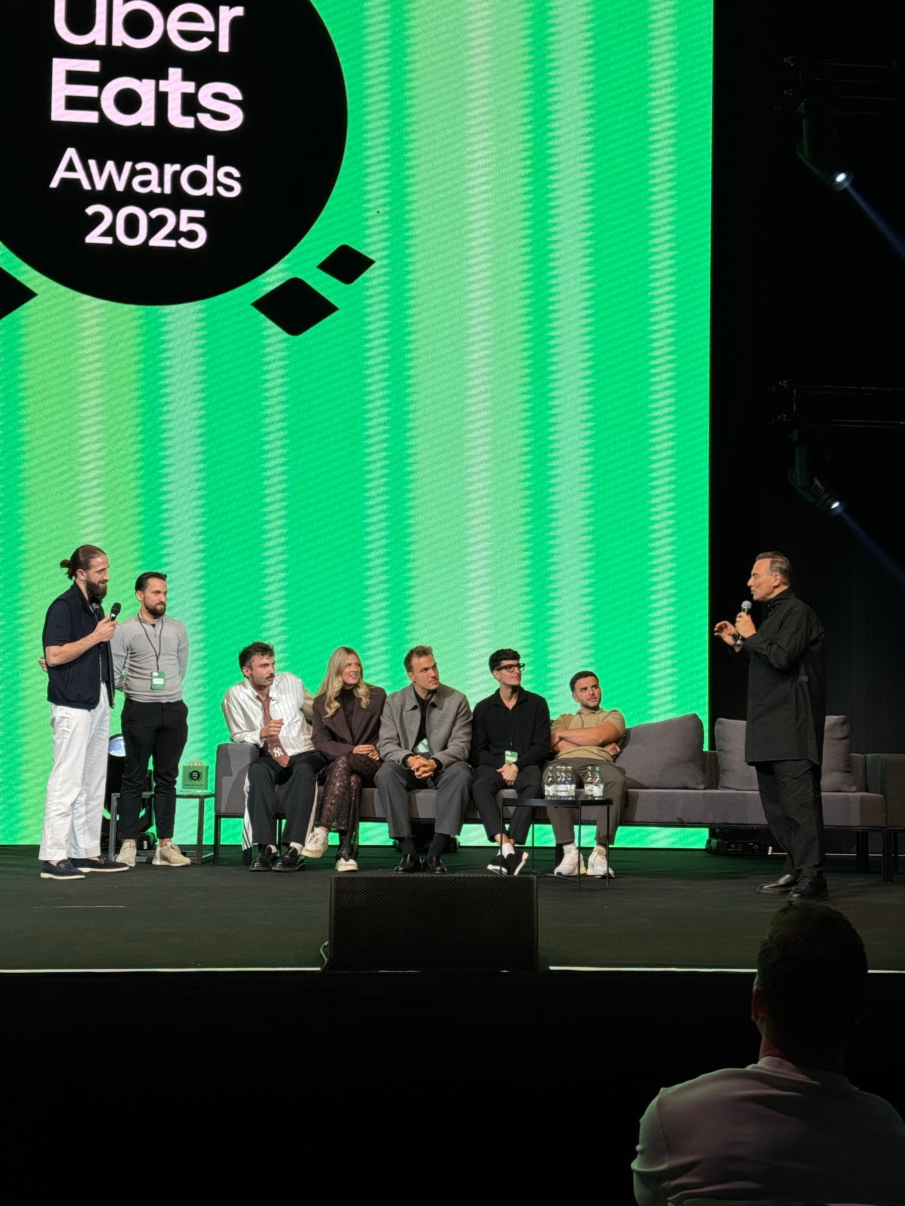 Die Finalisten auf der Bühne des Live-Finales der Uber Eats Awards 2025